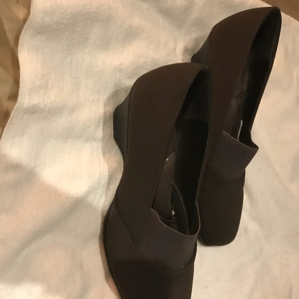 Shoes - Picture 2 of 6